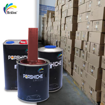 Großer, leuchtend roter Anbieter von Autofarben